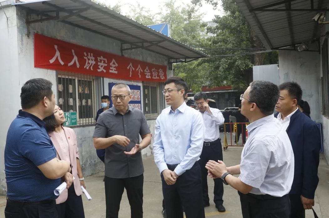 刘东伟检查安全生产和城市运行保障工作