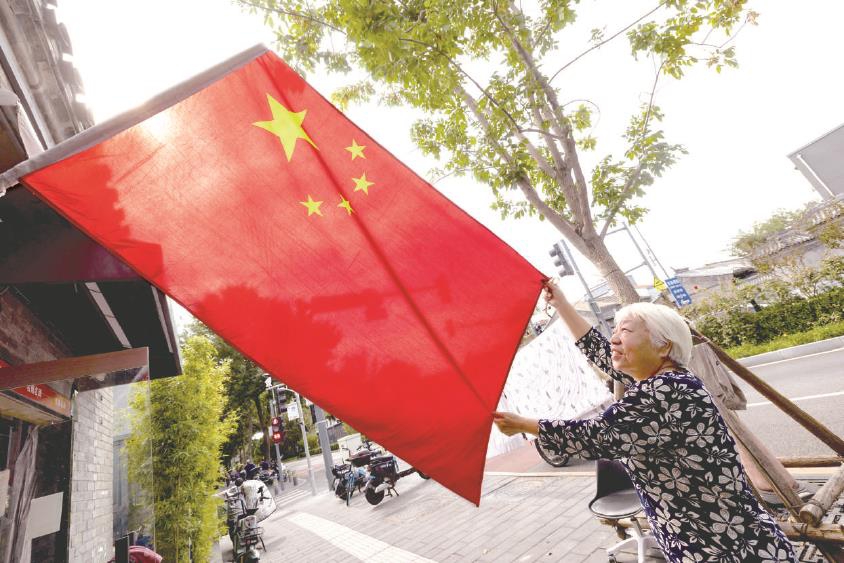 挂国旗 迎国庆