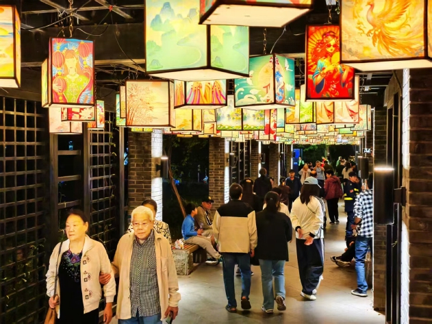 西城区群众游园活动点亮中秋夜