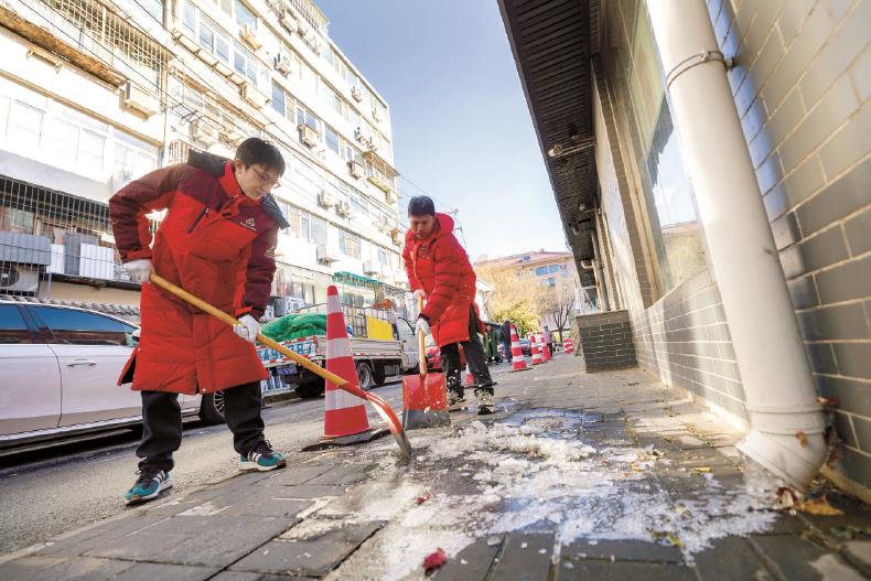 清冰除隐患 出行更安全