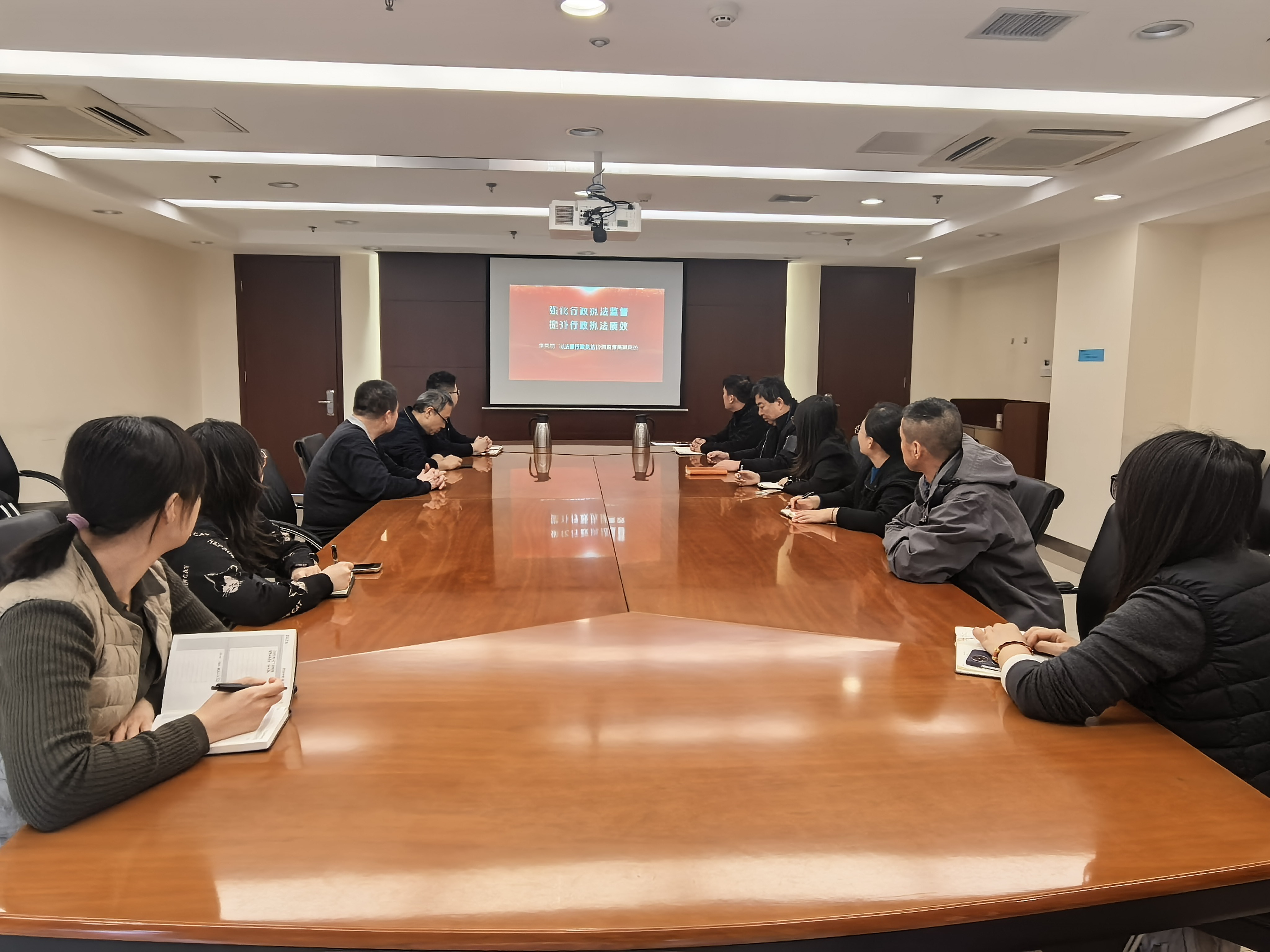 2026.1.21-区财政局积极组织执法人员参加云宣讲活动.jpeg