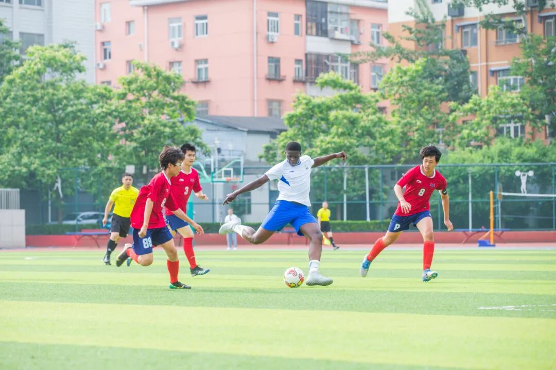 6月以球为媒，非洲驻华外交官走进西城区一六一中学.jpg